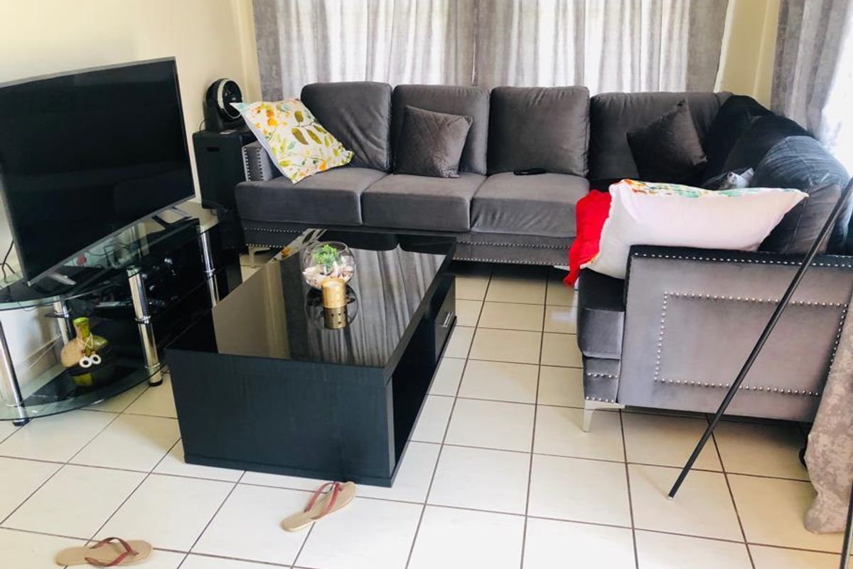 3 Bedroom House in Clayville -Midrand Village Estate - Photo 4