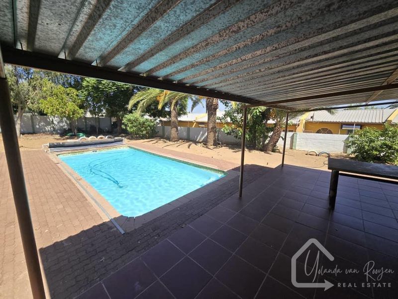 NEWLY LISTED - SPACIOUS SANCTUARY - Photo 4