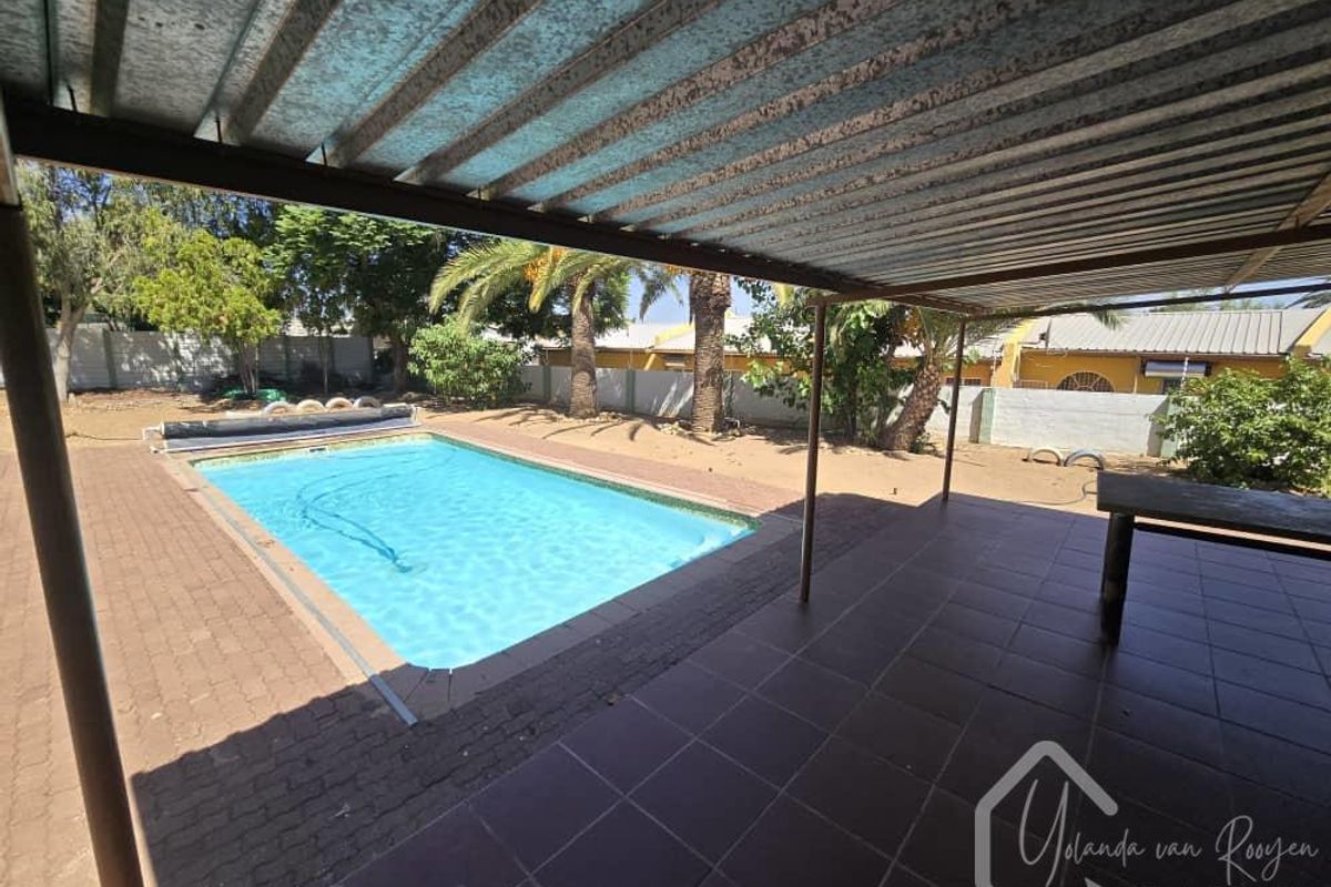 NEWLY LISTED - SPACIOUS SANCTUARY - Photo 4