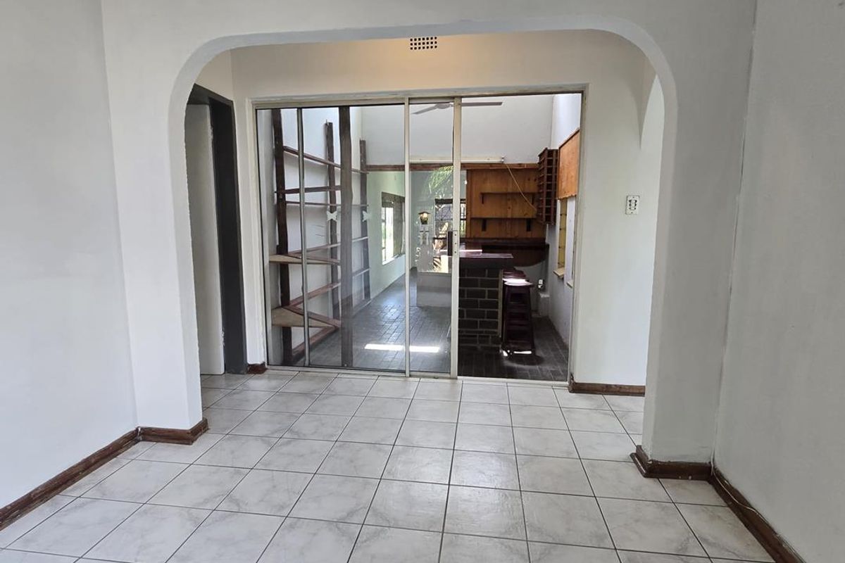 Beautiful 3-bedroom Home with 2-bedroom Flatlet to Rent - Photo 5