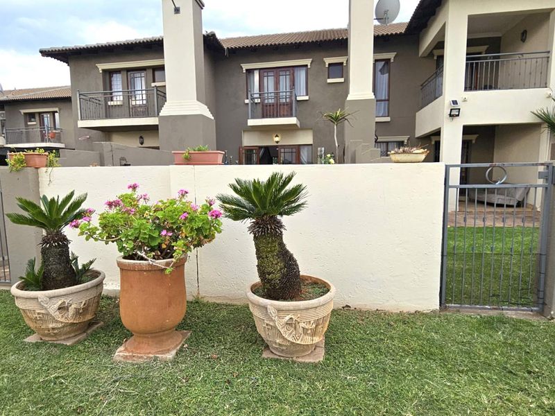 NEAT 2 BEDROOM TOWNHOUSE IN MELODIE - Photo 2