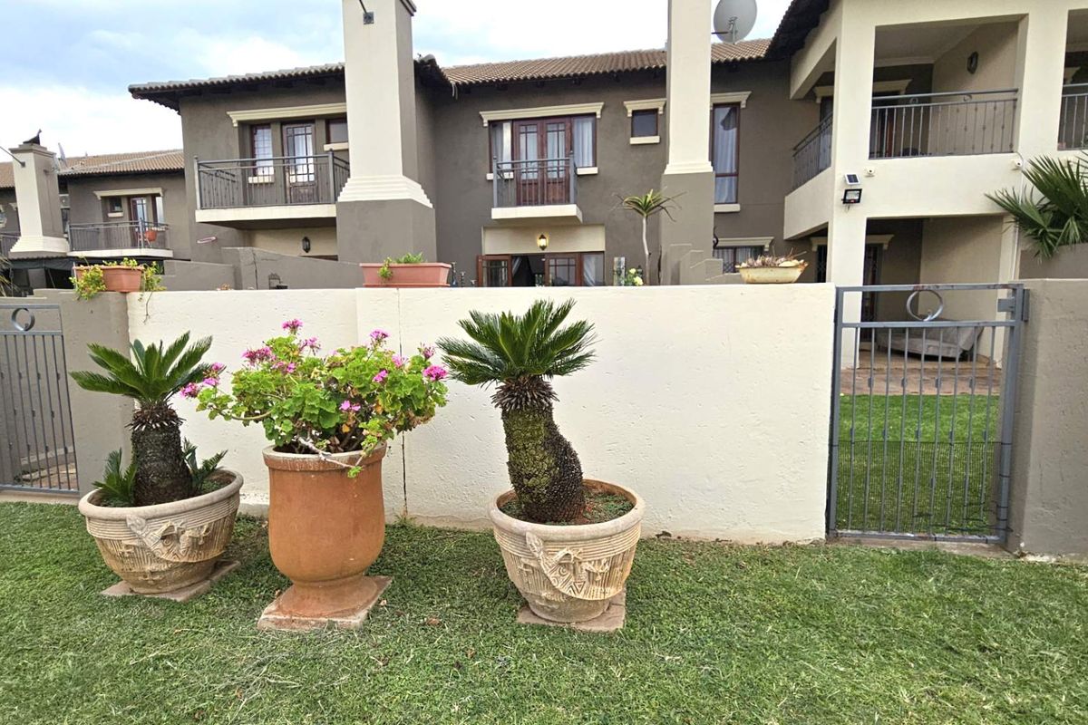 NEAT 2 BEDROOM TOWNHOUSE IN MELODIE - Photo 2