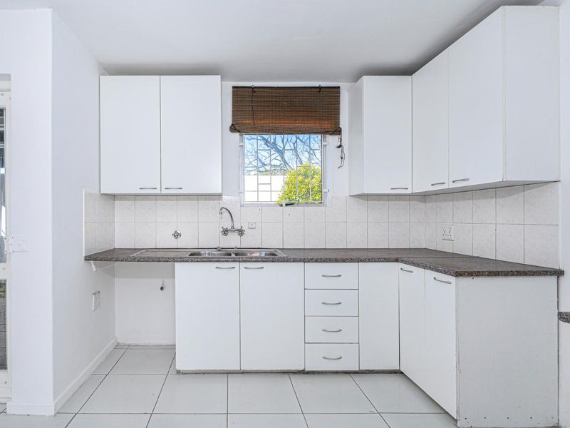 Charming and Well Maintained 2-Bedroom Home in the Heart of Kenilworth – Ideal for First-Time Buyers, Scaling down or Investors - Photo 7