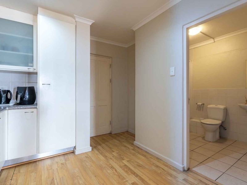 Spacious Studio Apartment for Sale - Photo 4