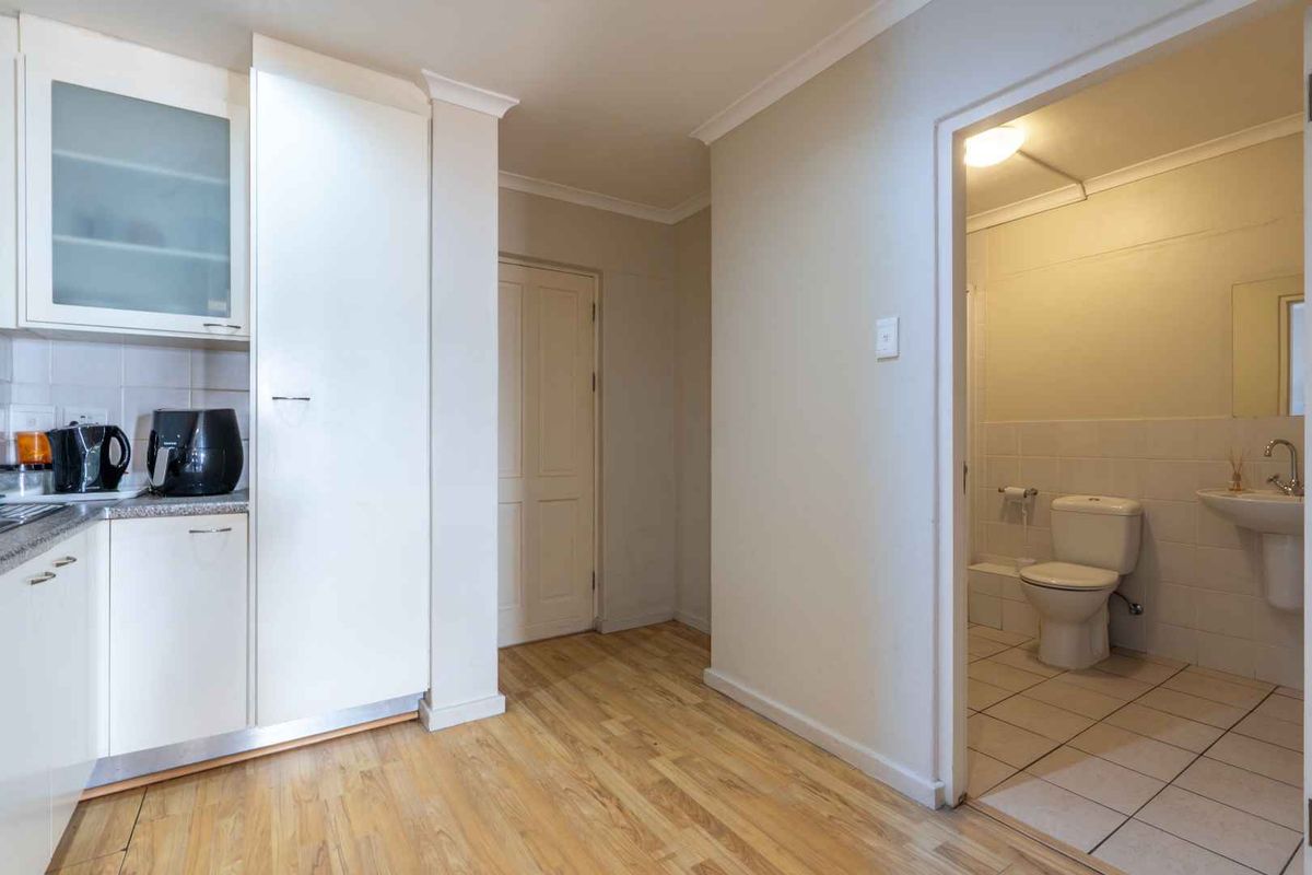 Spacious Studio Apartment for Sale - Photo 4