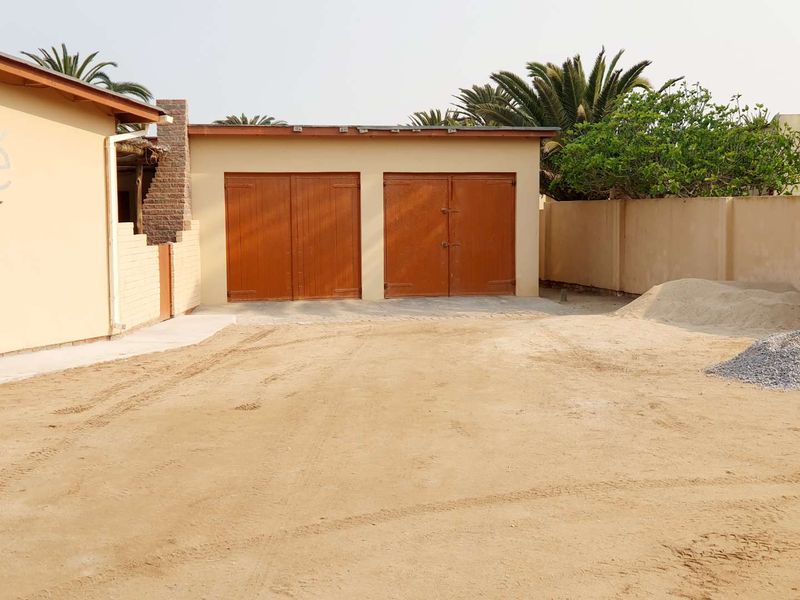 This property is centrally situated and walking distance to all amenities and the sea. - Photo 5