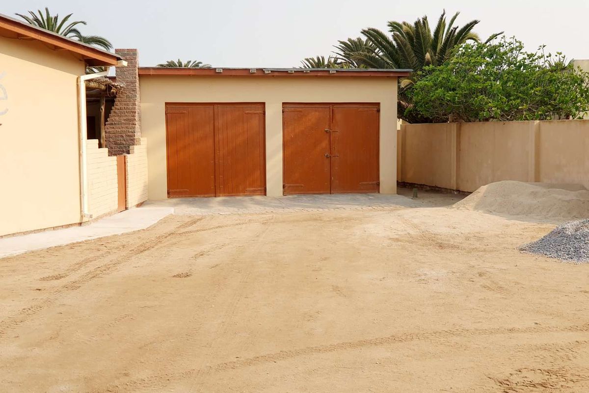 This property is centrally situated and walking distance to all amenities and the sea. - Photo 5