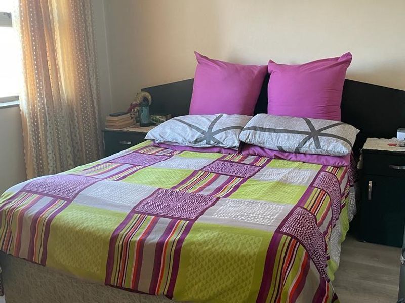 Stunning Sunninghill Duplex: Light-Filled & Priced to Sell! - Photo 8