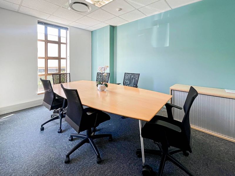 Serviced office space for 15 persons in Regus Rivonia Road Sunninghill - Photo 5