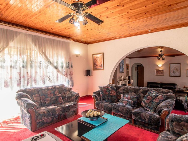 Beautiful Double storey facebrick 6 Bedroom Home - Photo 4