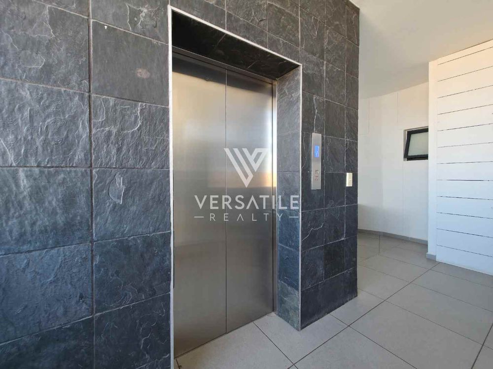 18 - Hotel Elevator