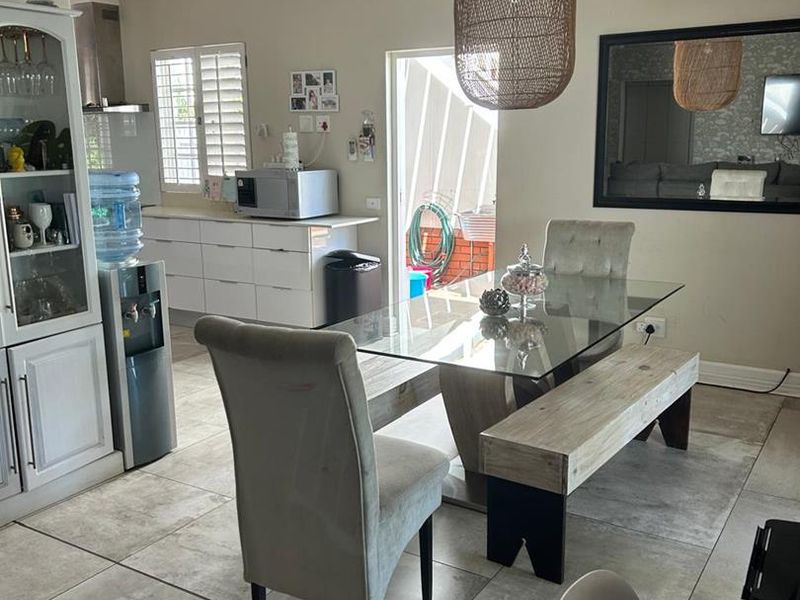 Exceptional 4-Bed Golf Estate Townhouse - Photo 4