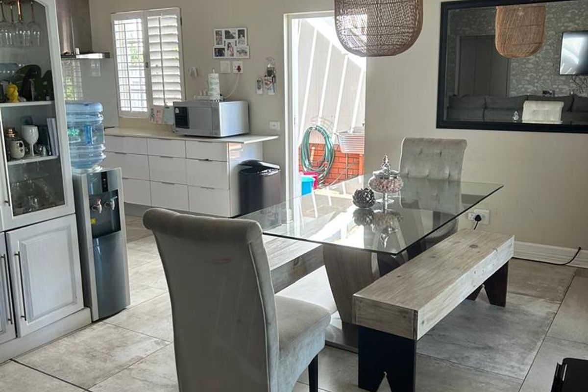 Exceptional 4-Bed Golf Estate Townhouse - Photo 4