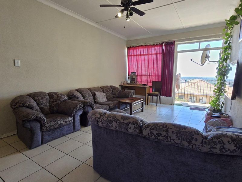 1 Bedroom Apartment / Flat for Sale in South Crest - Photo 5