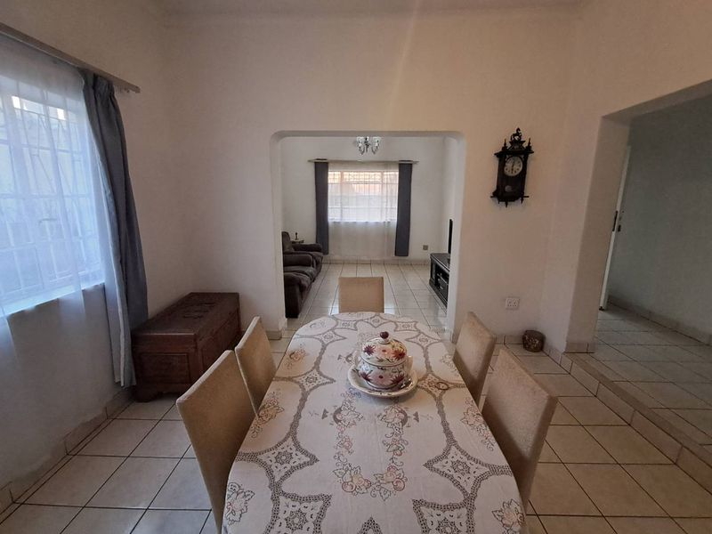 Family Living with Bonus Flatlet for Income - Photo 10