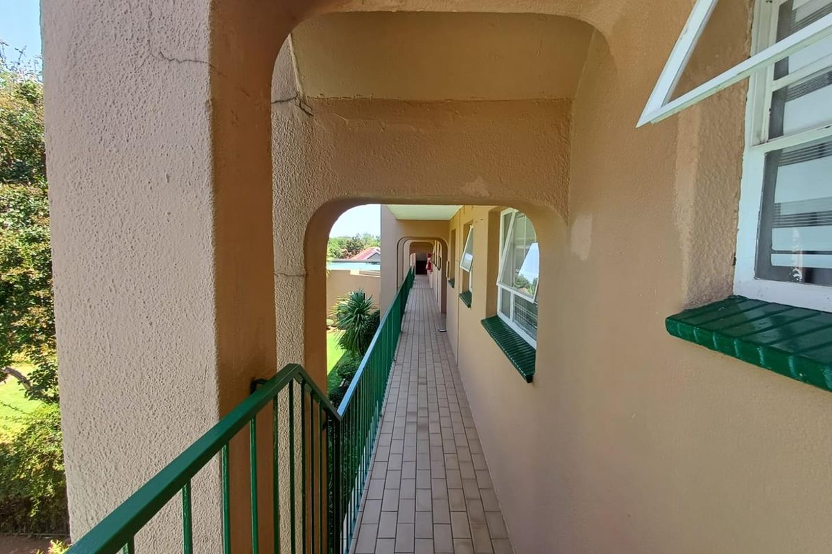 2 bedroom apartment in safe complex - Photo 5