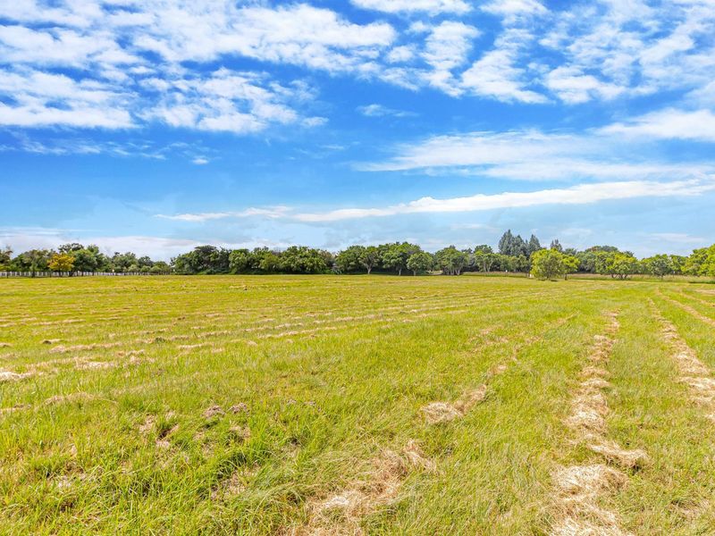 EXCLUSIVE VACANT LAND FOR SALE - Photo 2