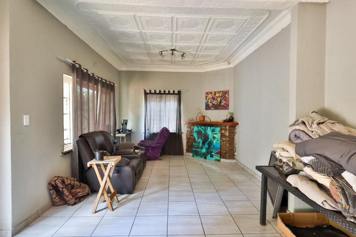 Family Home with Investment Potential in Westdene! - Photo 3