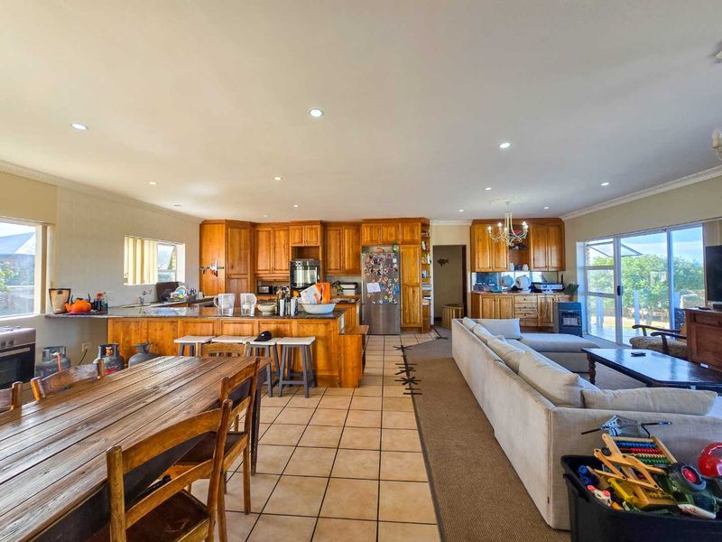 Facebrick family home for sale in Stilbaai-Wes. - Photo 9