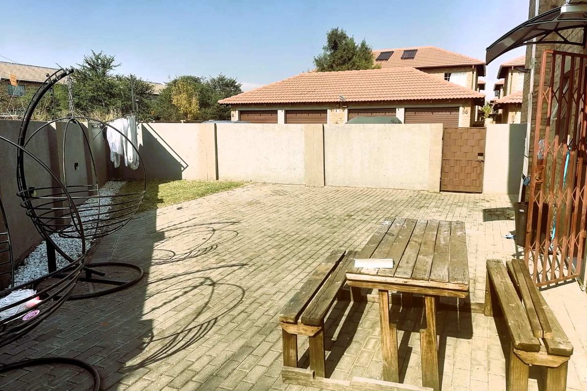 Spacious 4-Bedroom Duplex in Secure Estate - Photo 5