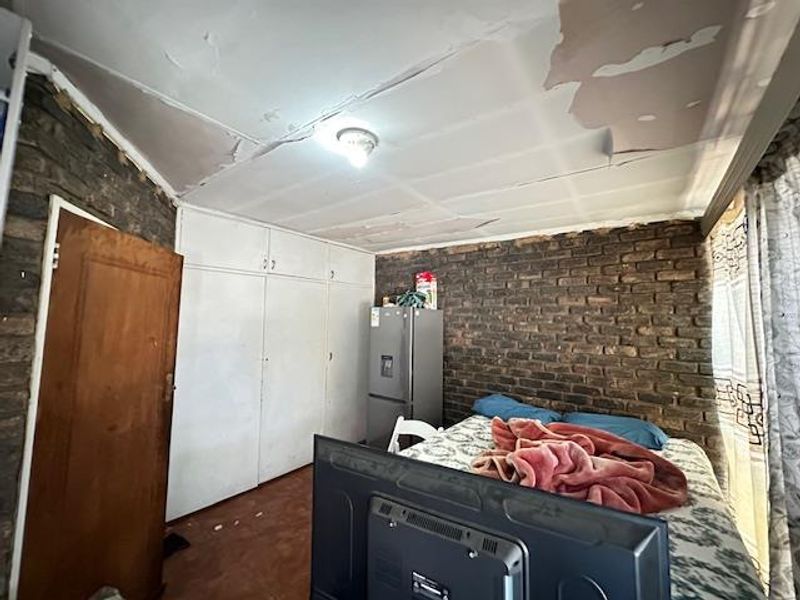 Spacious 5-Bedroom Duplex with Private Garden in Sunnyside! - Photo 5