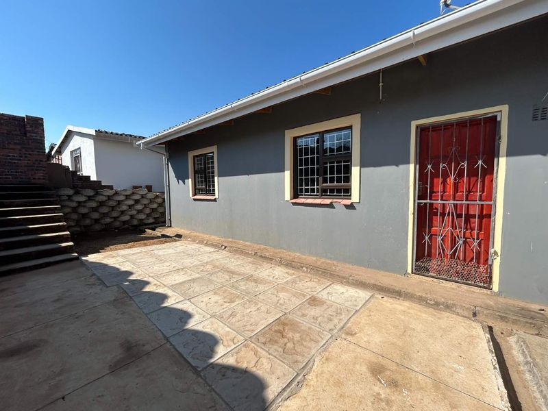 Charming 2 Bedroom House in Eastwood - Photo 4