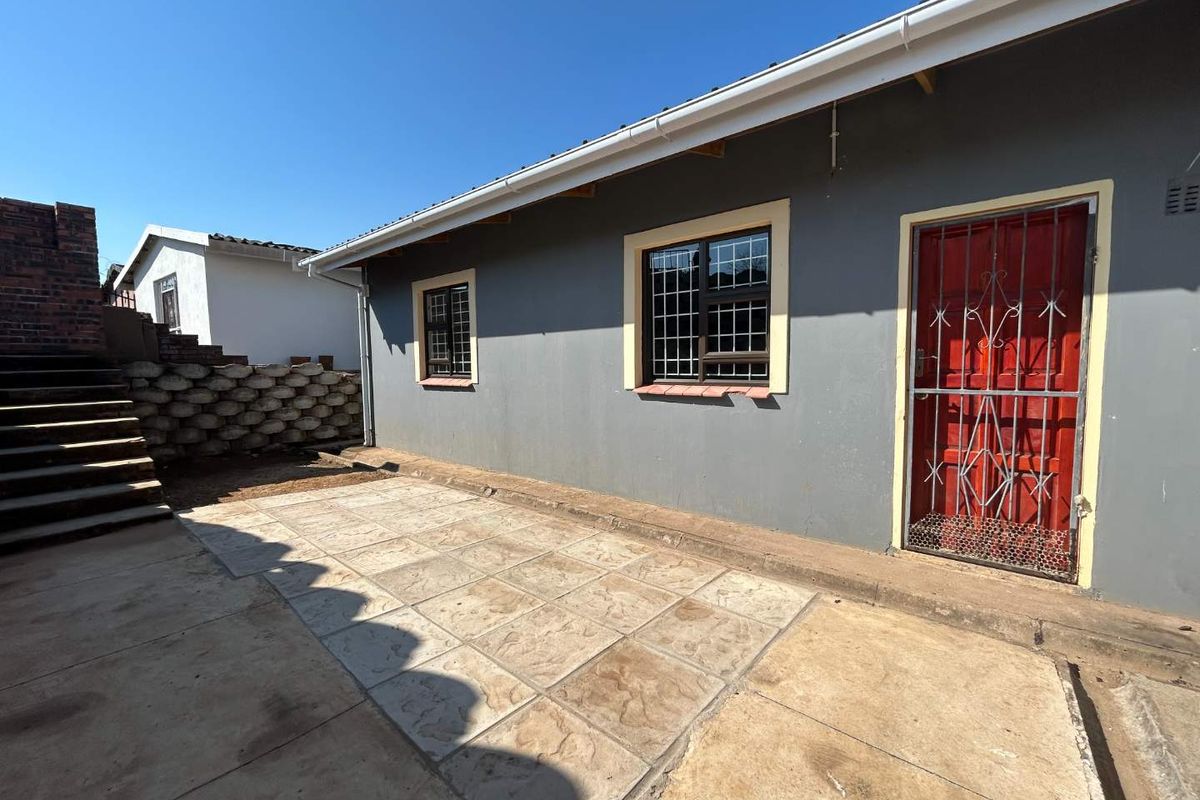 Charming 2 Bedroom House in Eastwood - Photo 4