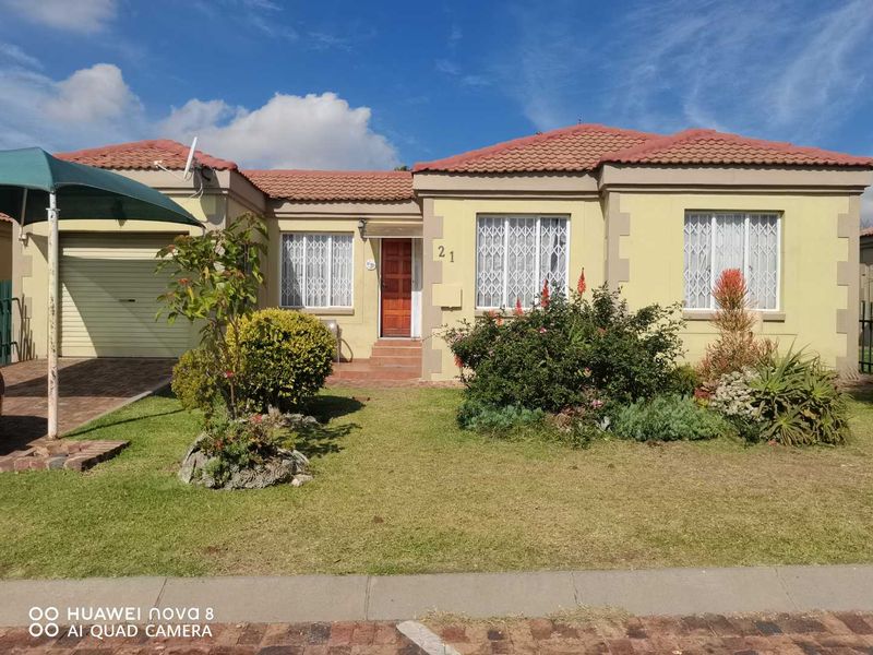 Low-Maintenance 2BR Home in Safe, Well-Maintained Complex - Photo 1