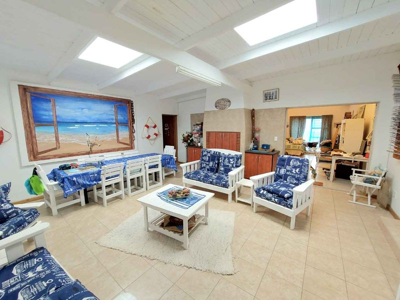 Spacious 4-Bedroom Gem: Perfect for Family & Entertaining! - Photo 10