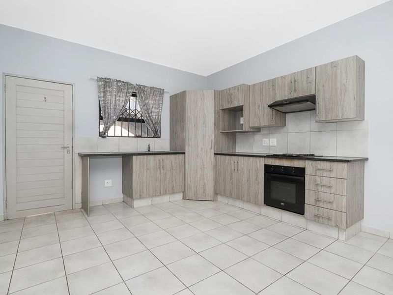 SPACIOUS GROUND FLOOR UNIT - Photo 6