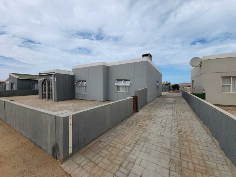 Nice 3 bedroom house in extension 6, Henties Bay. - Photo 2