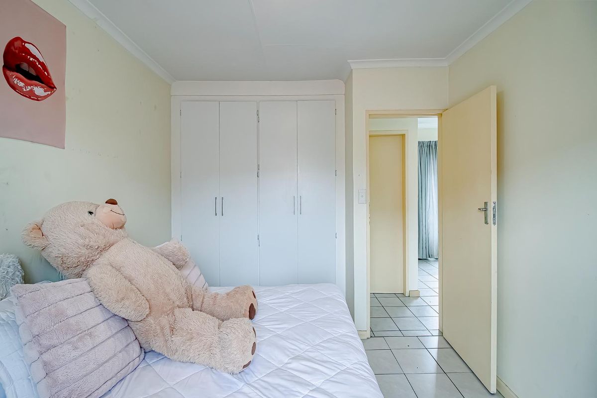 Fantastic upstairs unit with a secure tenant. - Photo 5