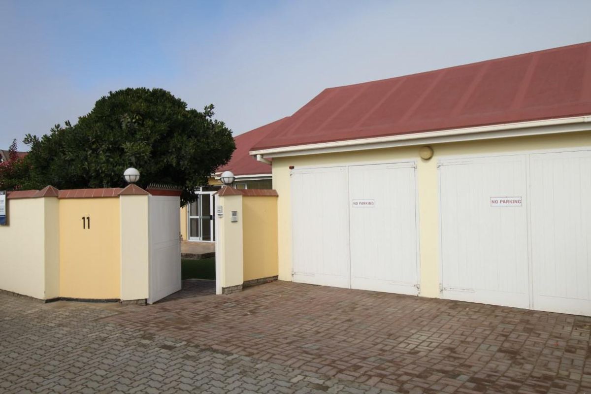 Large family Home for Sale in Central Swakopmund - Photo 2
