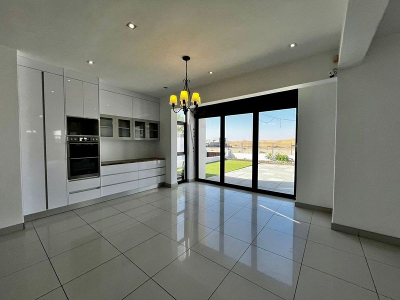 Luxurious Mansion for Sale - Photo 1