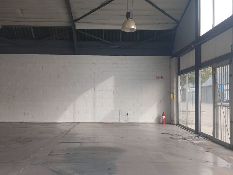 Prime Retail & Showroom Space To Let | 286–462 sqm | South Palms Centre - Photo 7