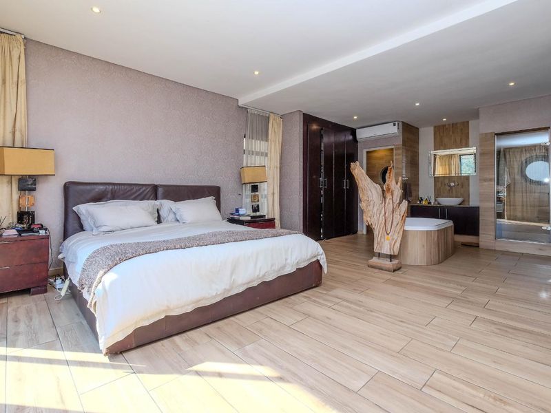 Upmarket Double Storey 3 Bedroom, 2.5 Bath Townhouse with its own splash pool - Photo 8