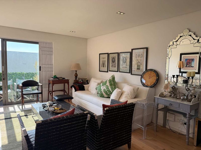 Secure, Sunny Apartment - Fully Furnished - Photo 3