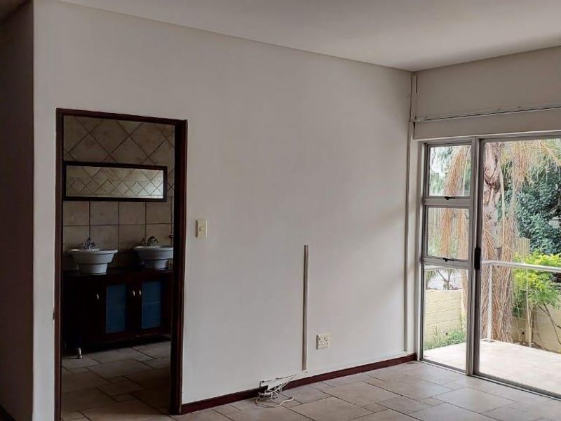 Spacious and secure Townhouse in Eros Park - Photo 4