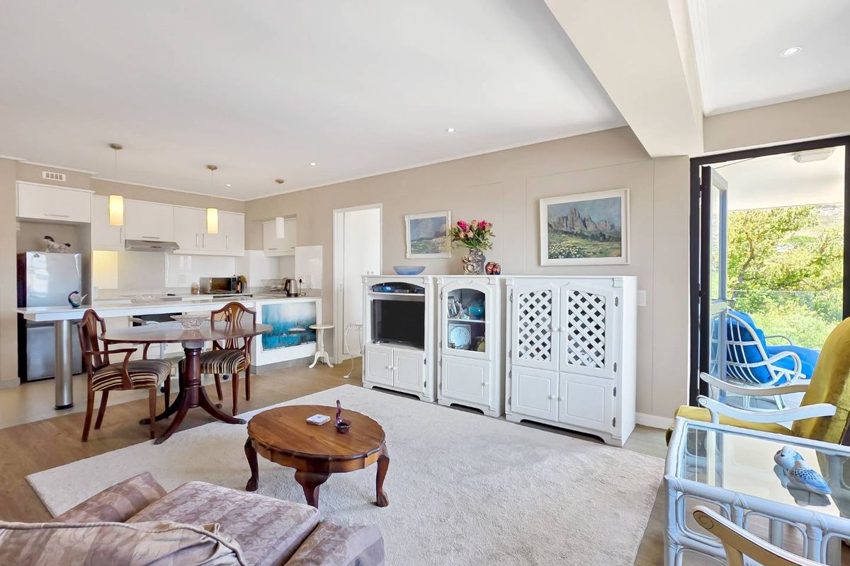 Beautiful Two Bed Apartment with Panoramic Mountain views - Photo 3