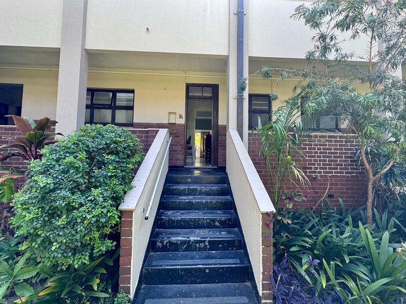 SPACIOUS 2 BEDROOM FLAT in Musgrave - Photo 3