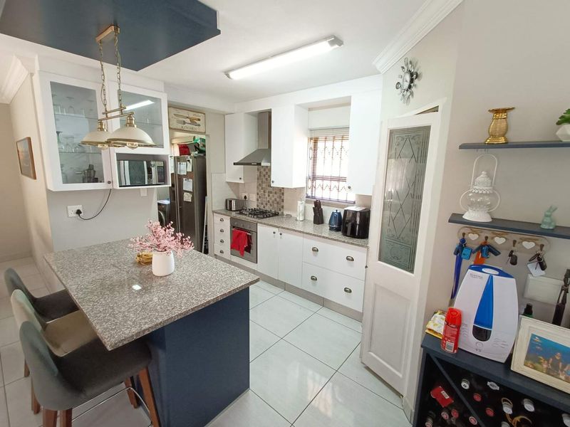 THIS BEAUTIFUL MODERN PROPERTY IS FOR SALE IN A SECURE ESTATE!!! - Photo 3