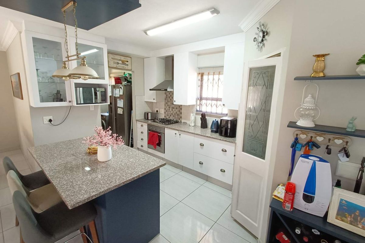 THIS BEAUTIFUL MODERN PROPERTY IS FOR SALE IN A SECURE ESTATE!!! - Photo 3