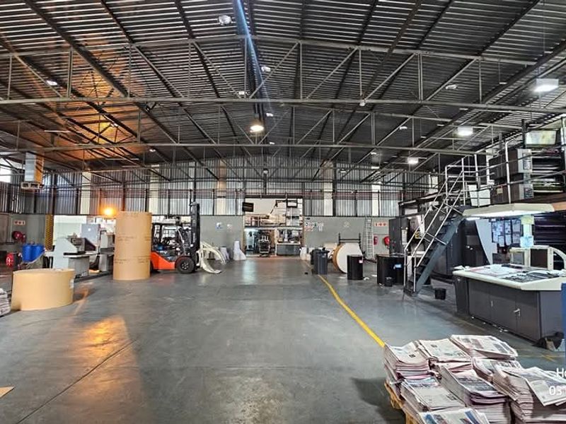 FOR SALE - WAREHOUSE - LAFRENZ INDUSTRIAL AREA - Photo 4