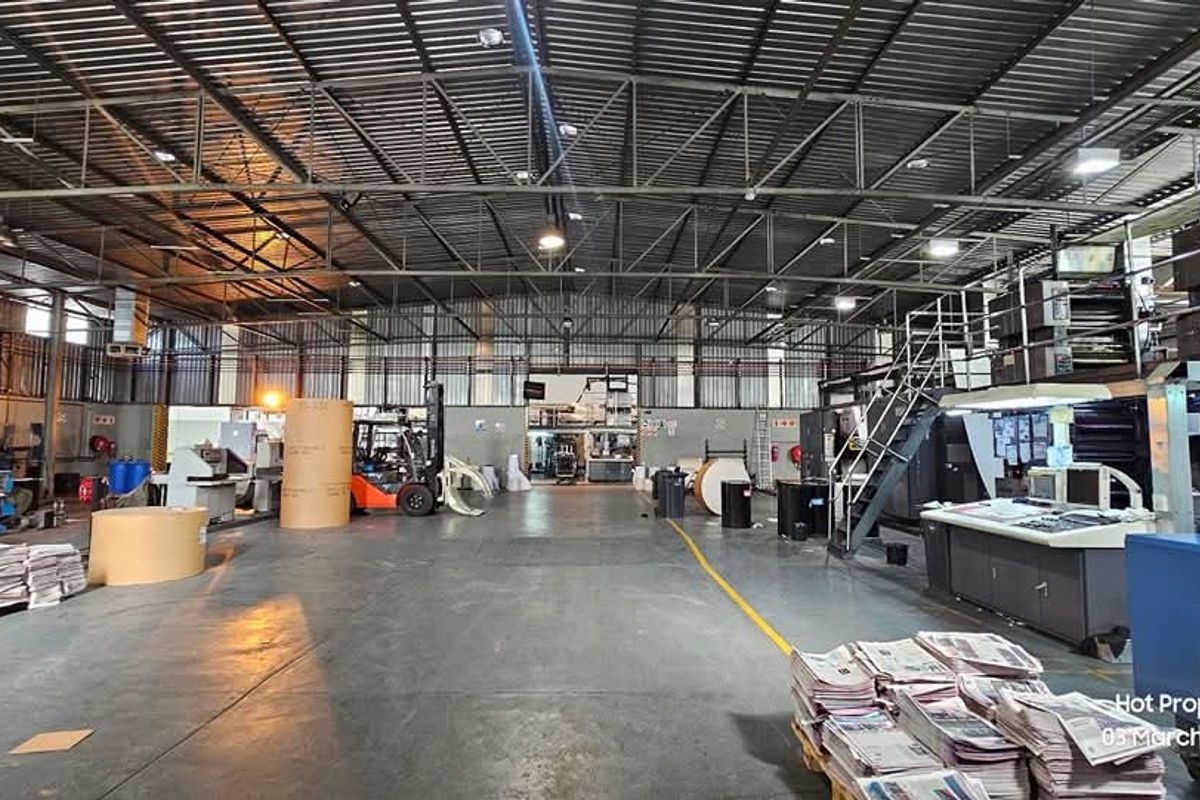 FOR SALE - WAREHOUSE - LAFRENZ INDUSTRIAL AREA - Photo 4