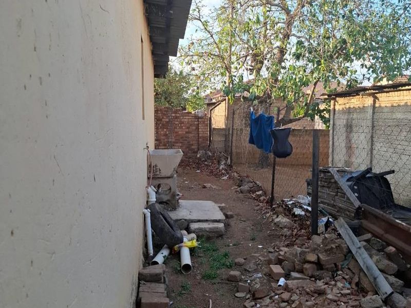 5 bedrooms house for sale in Soshanguve gg - Photo 10