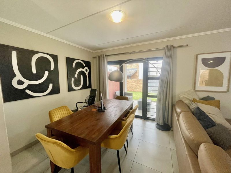 Effortless Living for the Modern Family – 3-Bed Townhouse in Amberfield - Photo 6