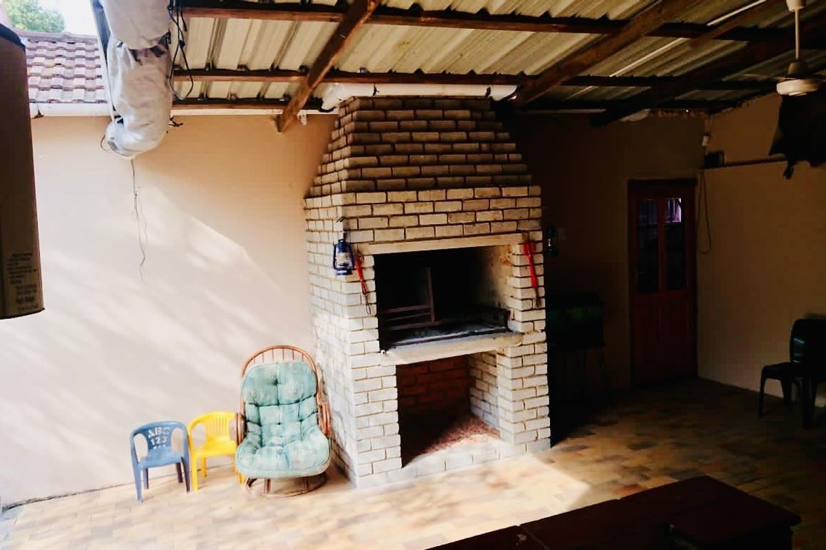 3 bedroom apartment for sale in Vryheid - Photo 3