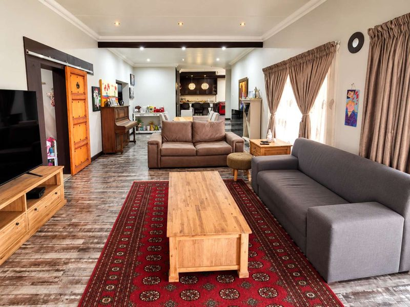 Family home with two flatlets as an extra income - Photo 3