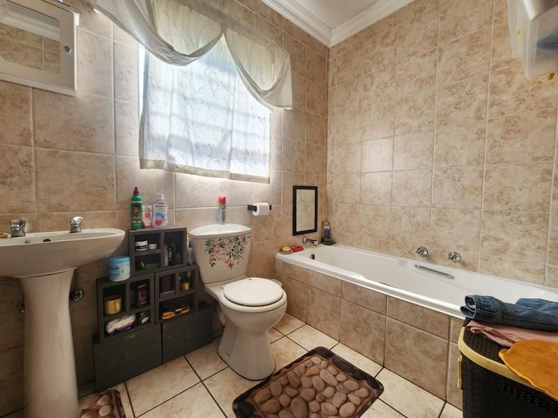 3 Bedroom Townhouse for Sale in Alberante - Photo 8