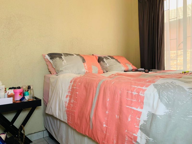 Charming 3-Bedroom Home Near Soshanguve Crossing Mall! - Photo 8
